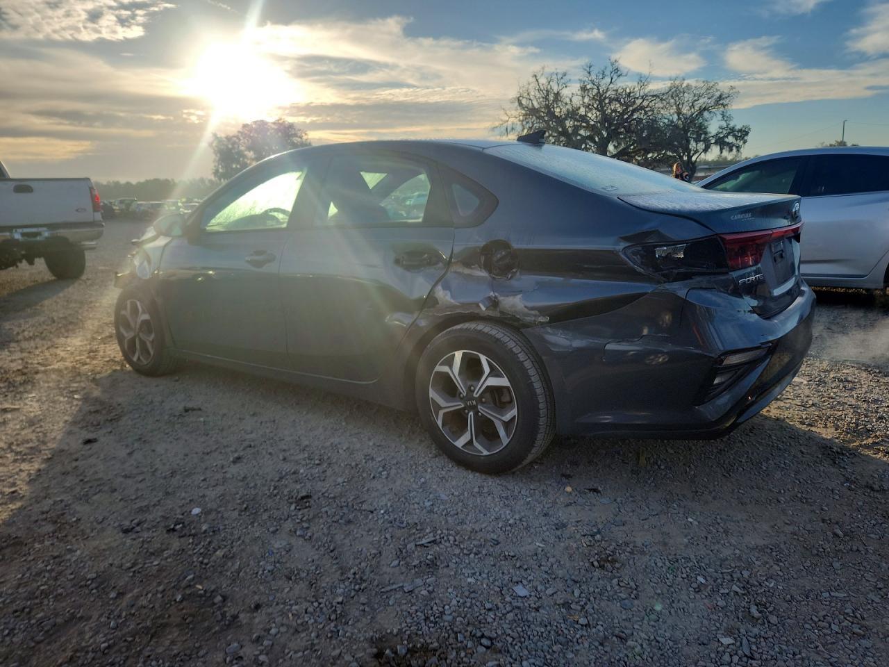 2019 Kia Forte Lxs - Фото 2