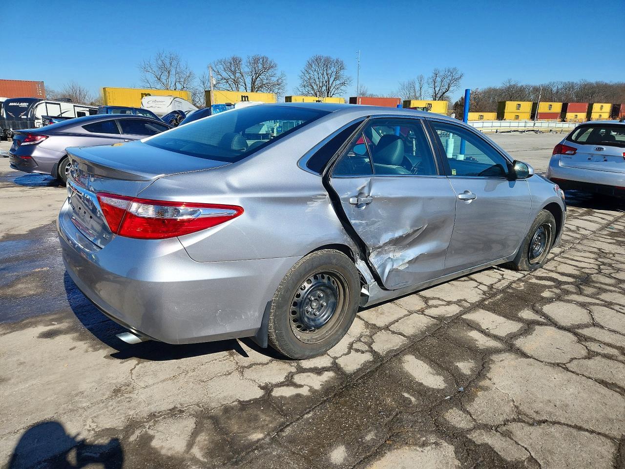 2015 Toyota Camry Le - Фото 3
