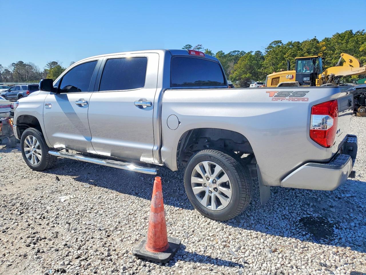 2016 Toyota Tundra 1794 Edition - Фото 2