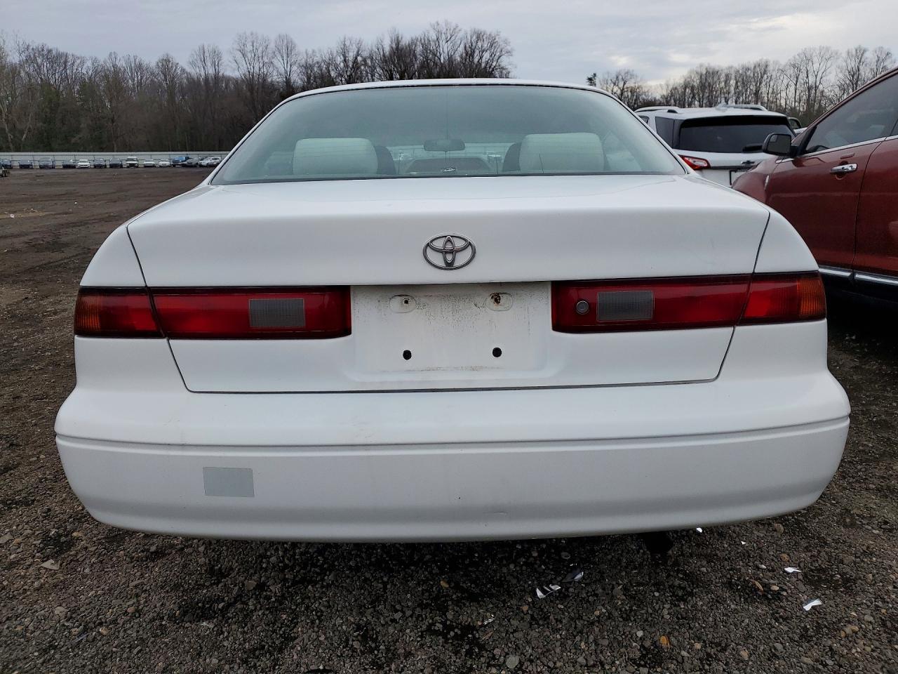 1998 Toyota Camry Le - Image 6