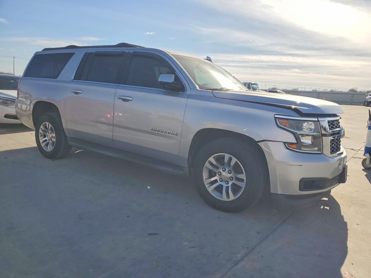 2016 Chevrolet Suburban C1500 Ls - Фото 4