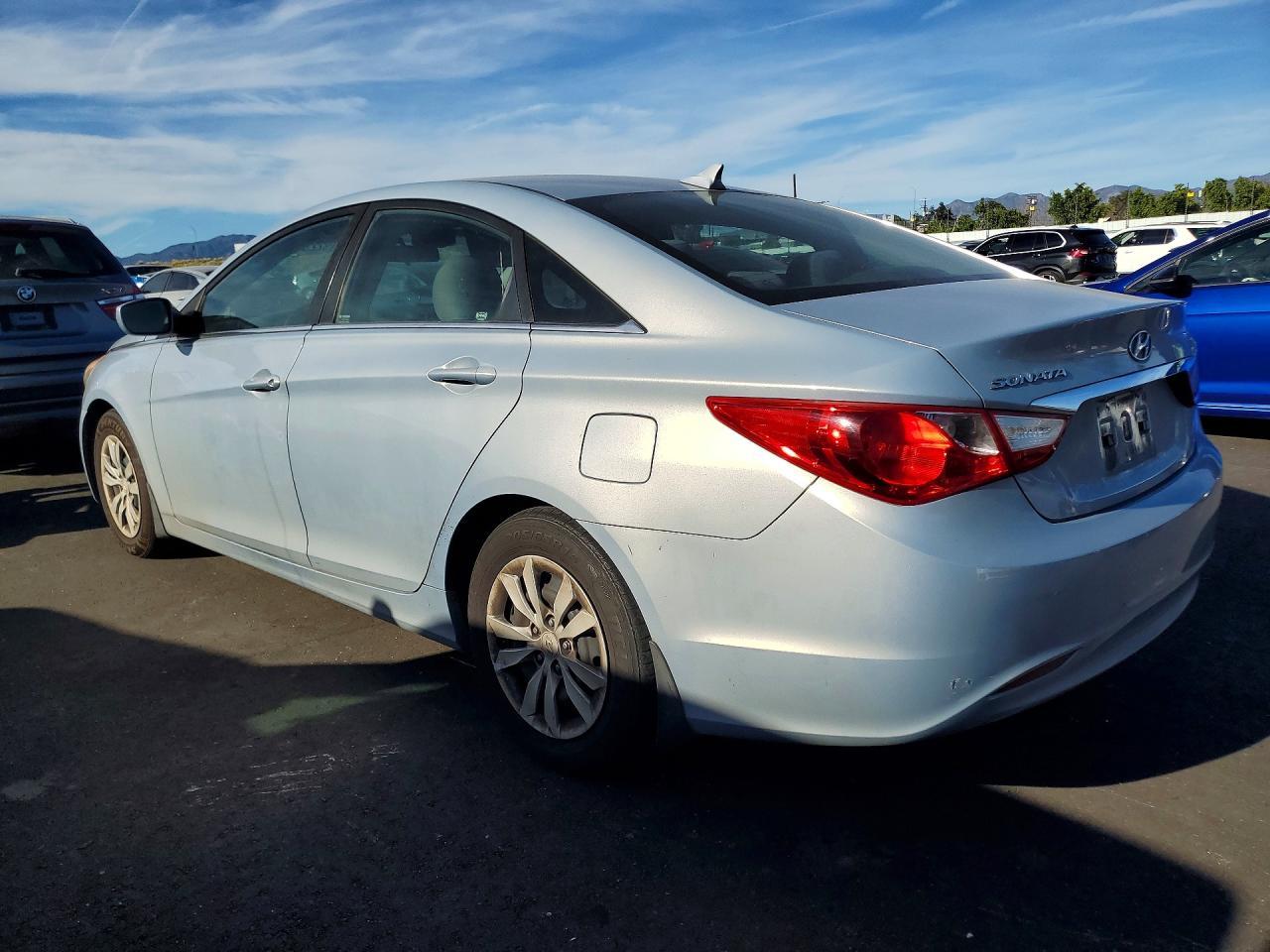 2011 Hyundai Sonata Gls - Image 2