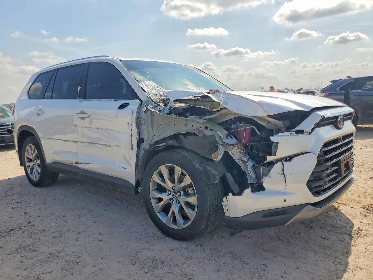 2024 Toyota Grand Highlander Xle - Image 4