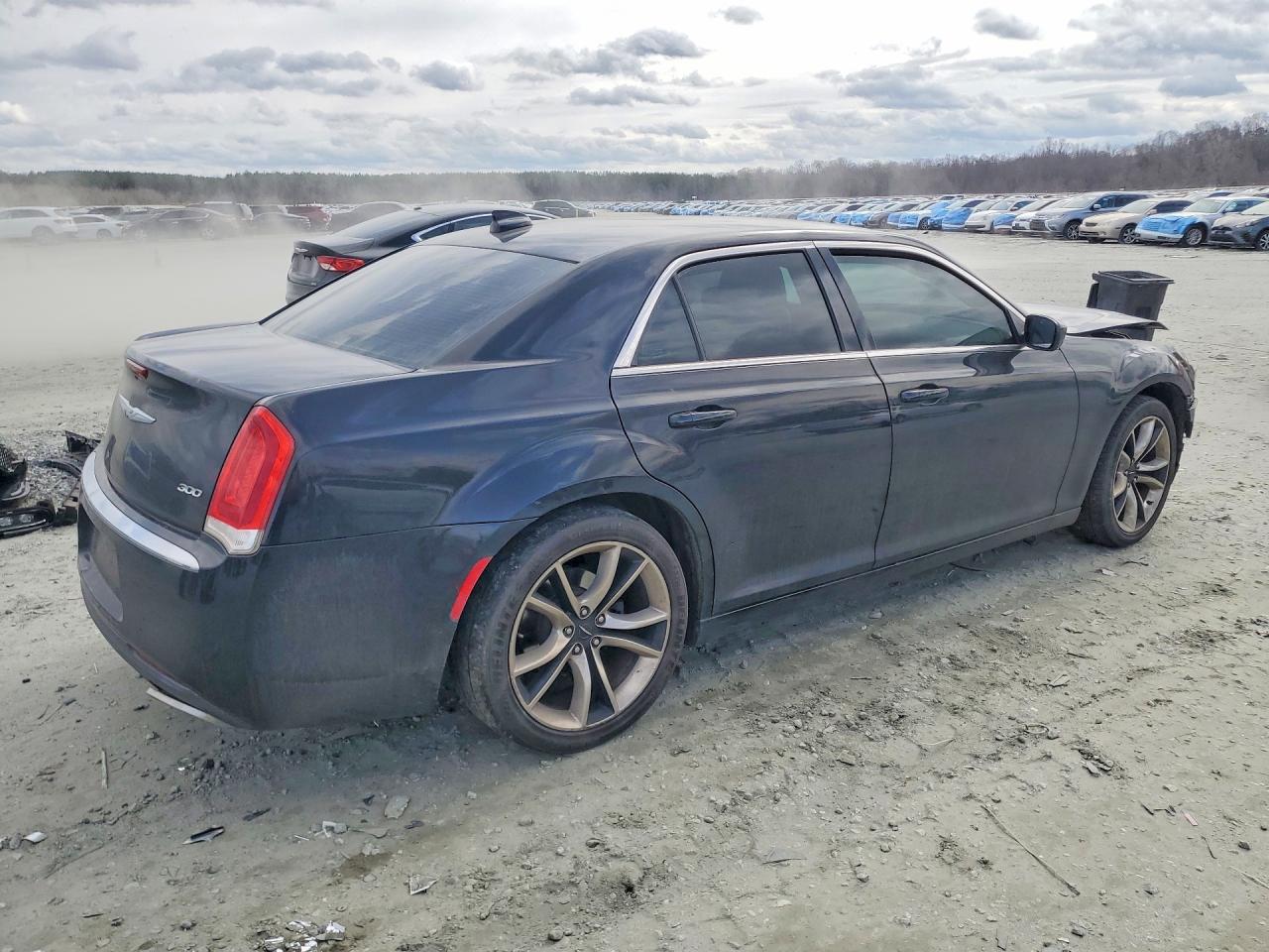 2015 Chrysler 300 Limited - Фото 3