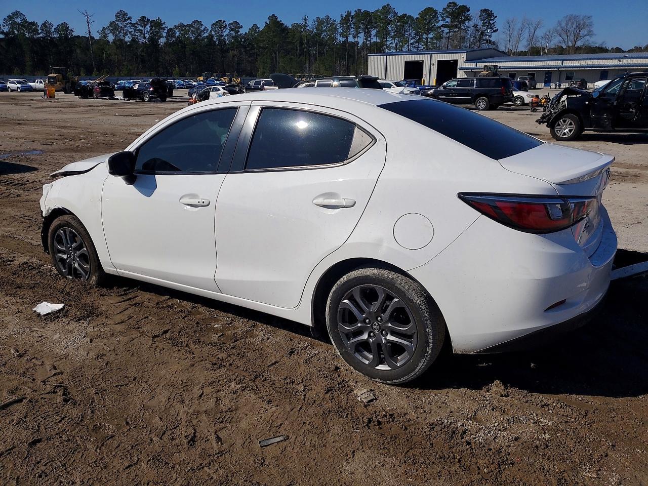 2019 Toyota Yaris L - Image 2