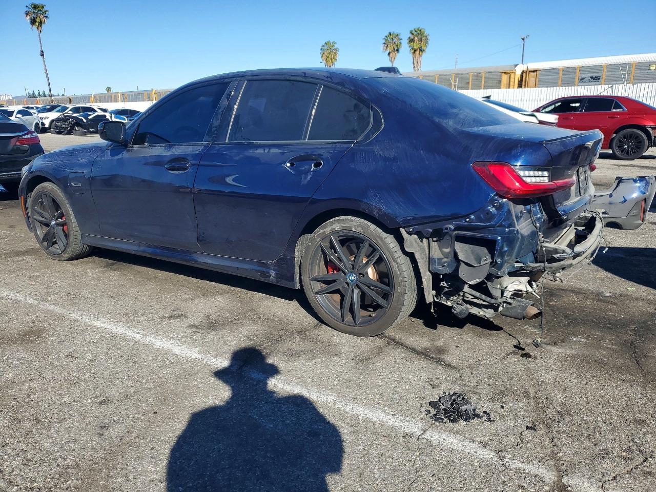 2023 BMW 330E - Фото 2