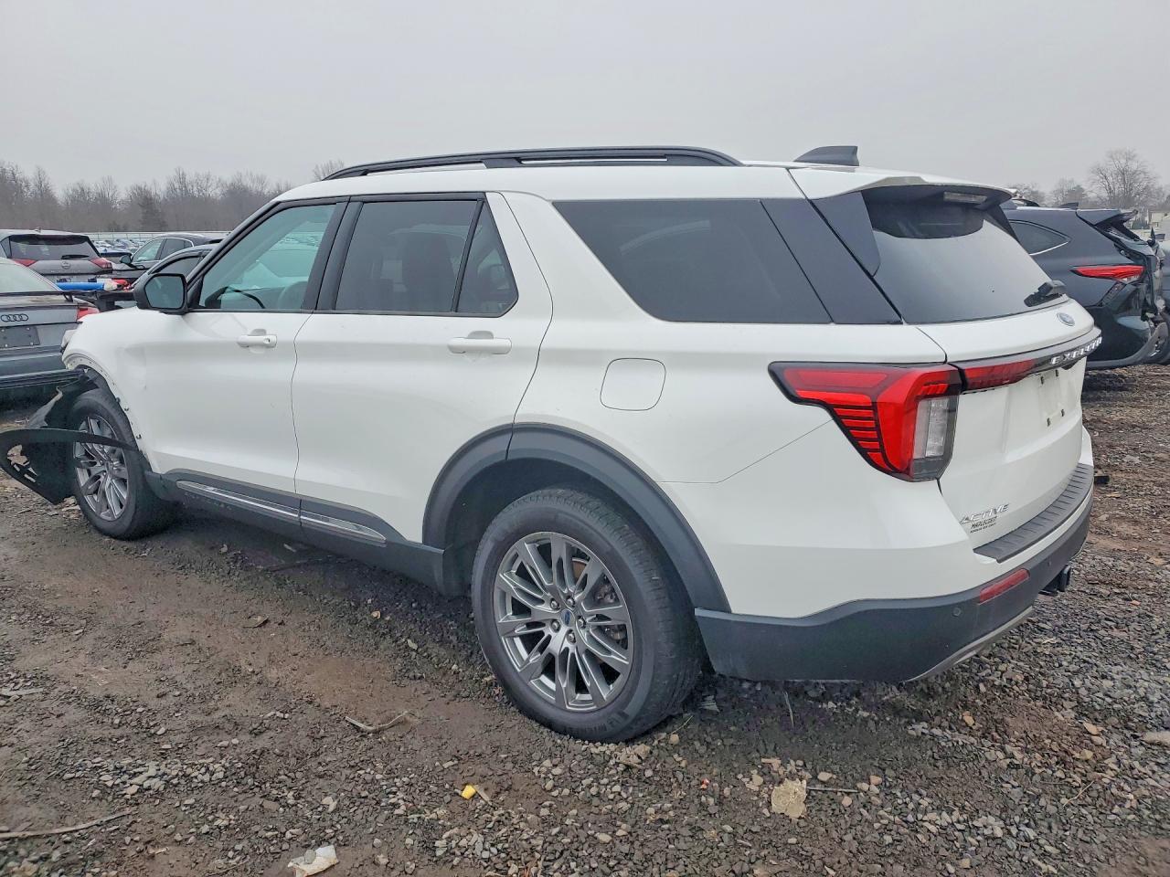 2025 Ford Explorer Active - Фото 2