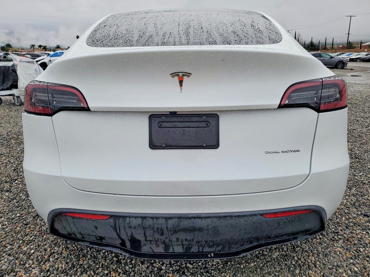 2023 Tesla Model Y - Image 6