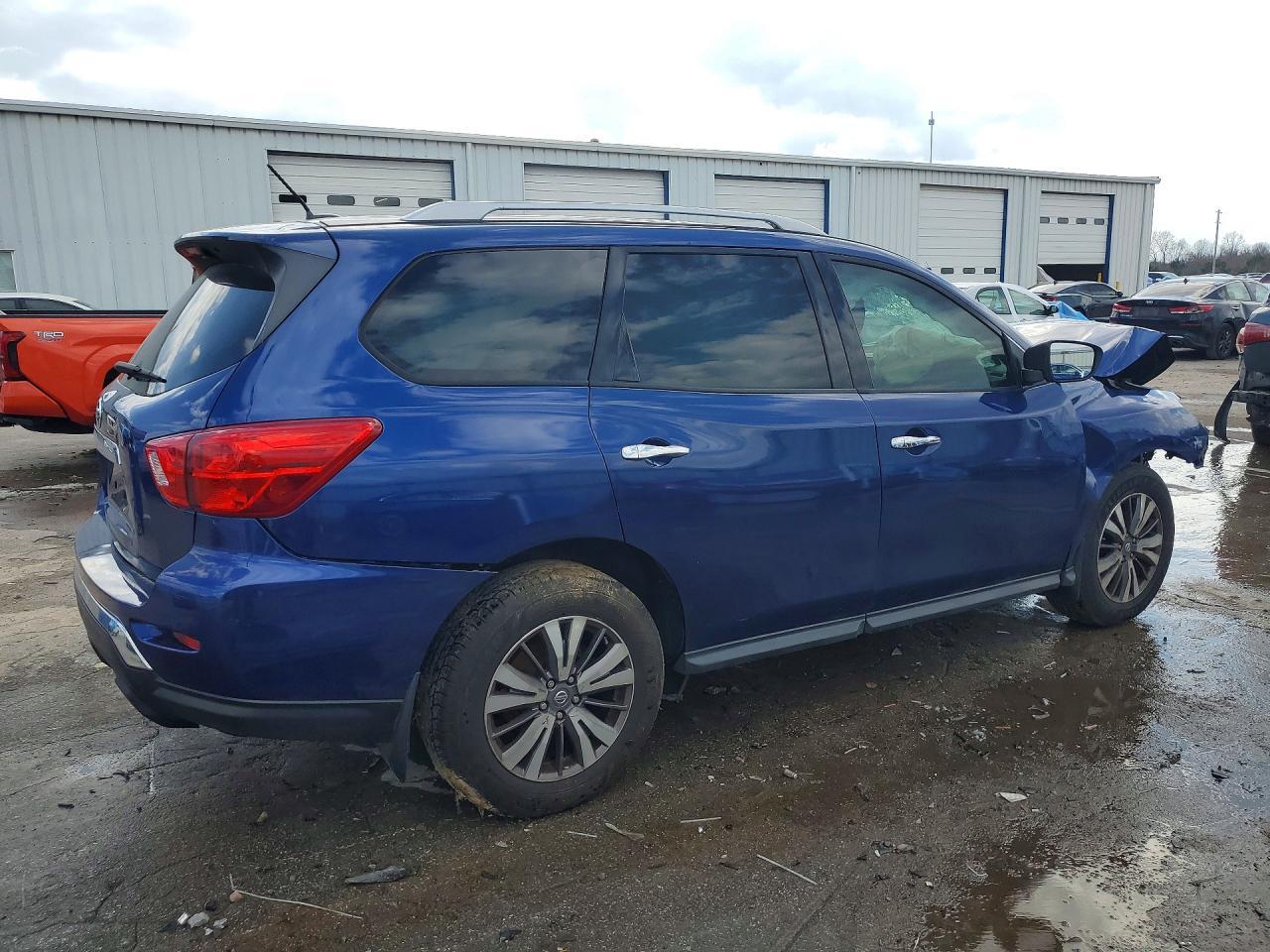 2018 Nissan Pathfinder S - Фото 3