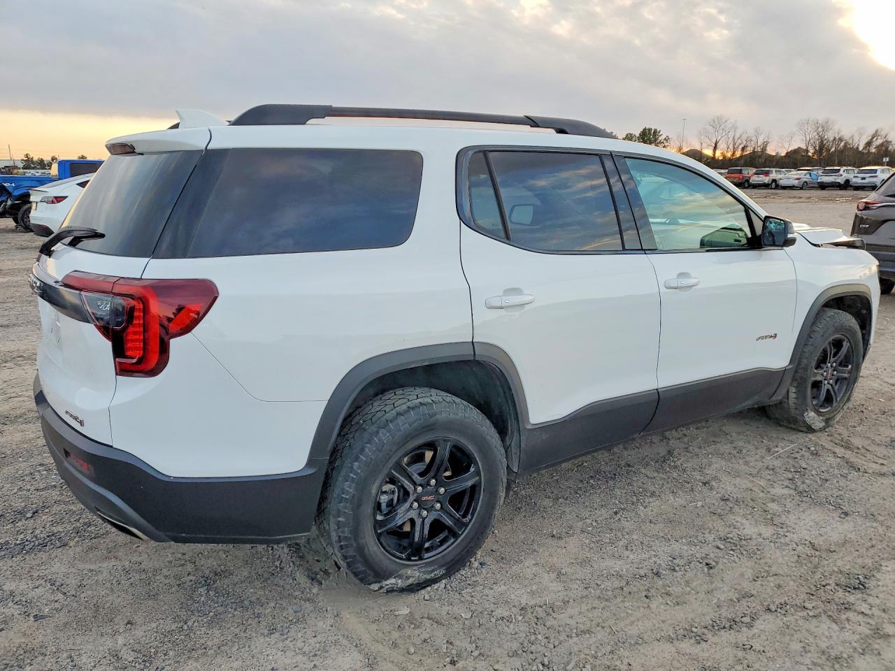 2023 GMC Acadia At4 - Фото 3