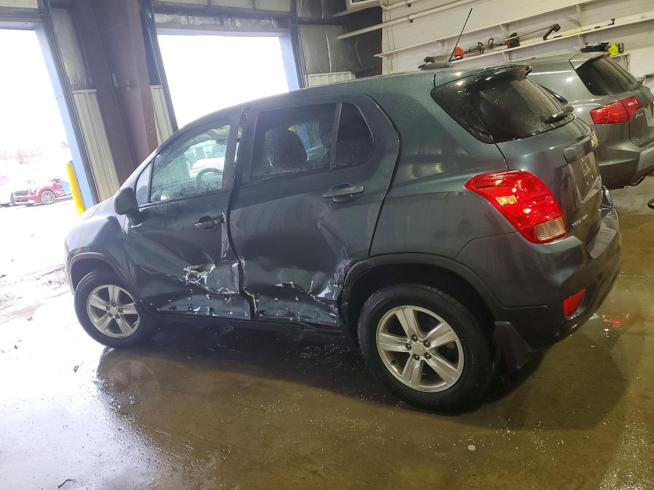 2021 Chevrolet Trax Ls - Фото 2
