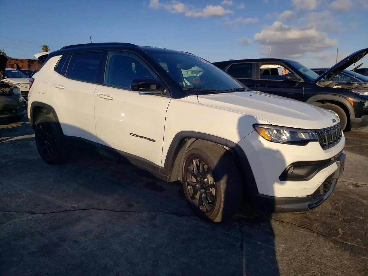 2023 Jeep Compass Latitude - Image 4