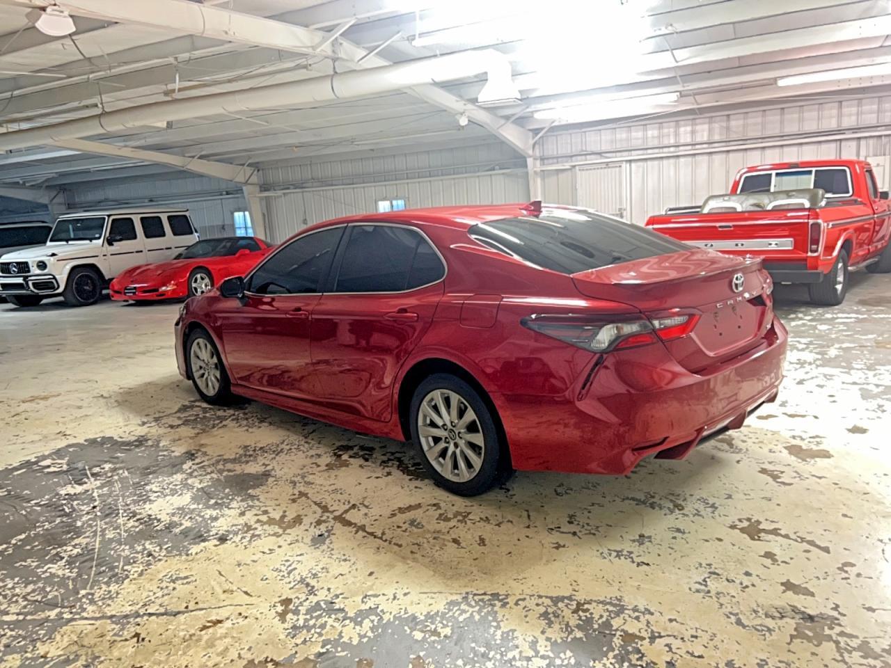 2021 Toyota Camry Se - Фото 3