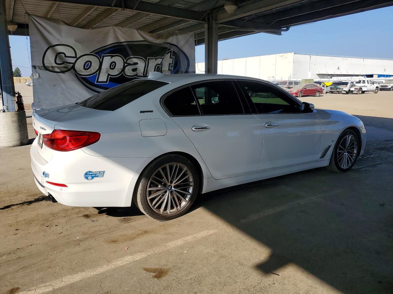 2018 BMW 530Xe - Фото 3