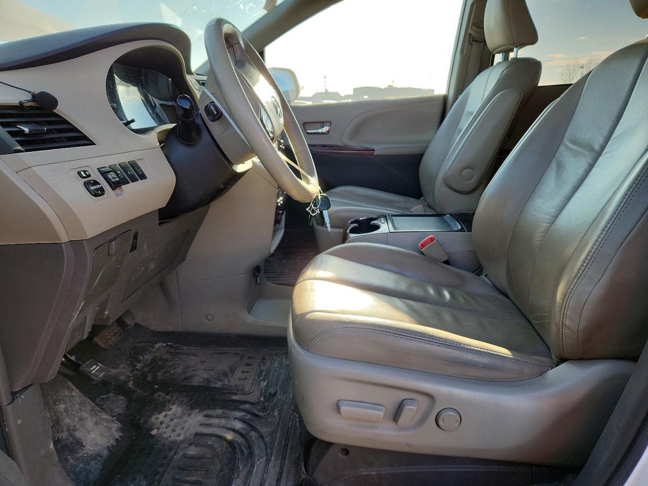 2014 Toyota Sienna Xle - Image 7