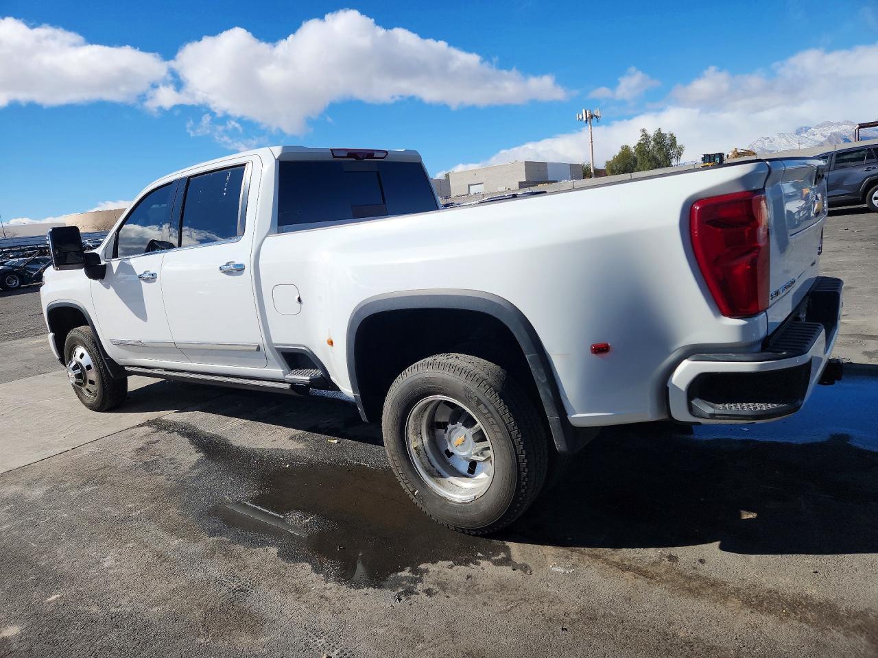 2024 Chevrolet Silverado K3500 High Country - Фото 2