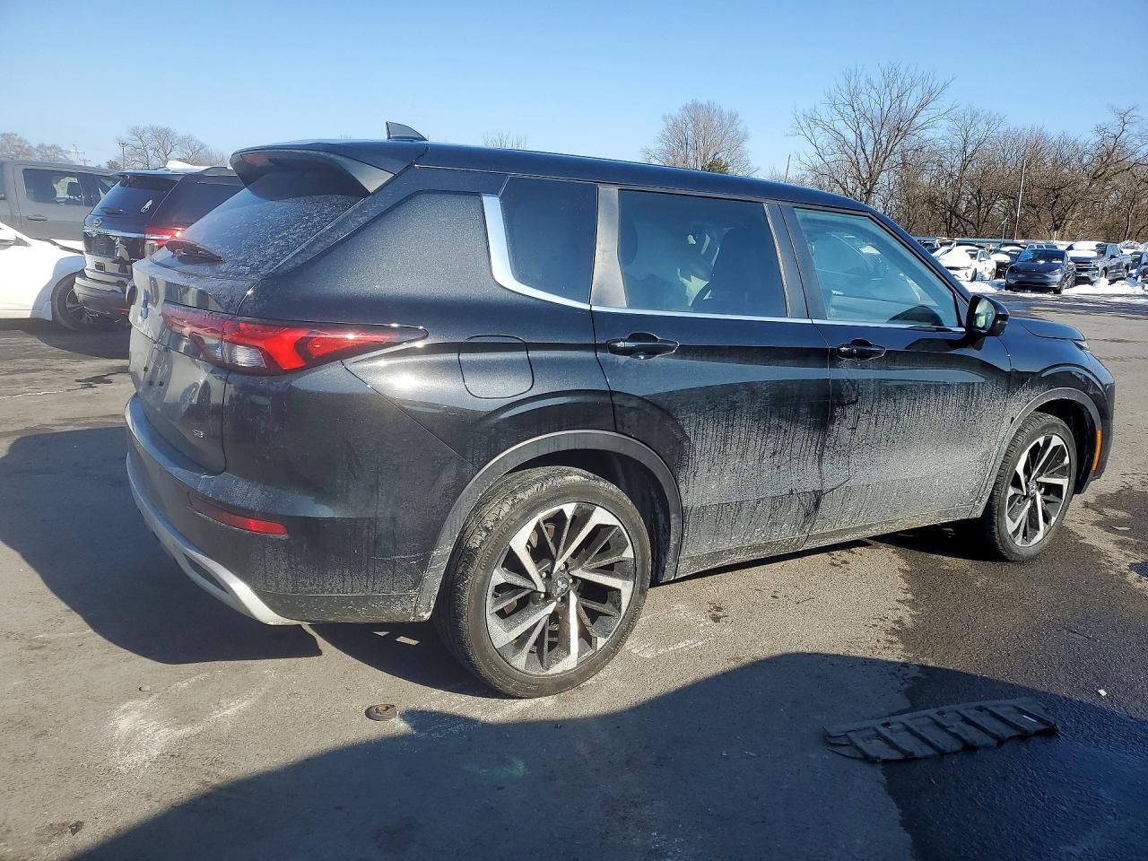 2022 Mitsubishi Outlander Se - Фото 3