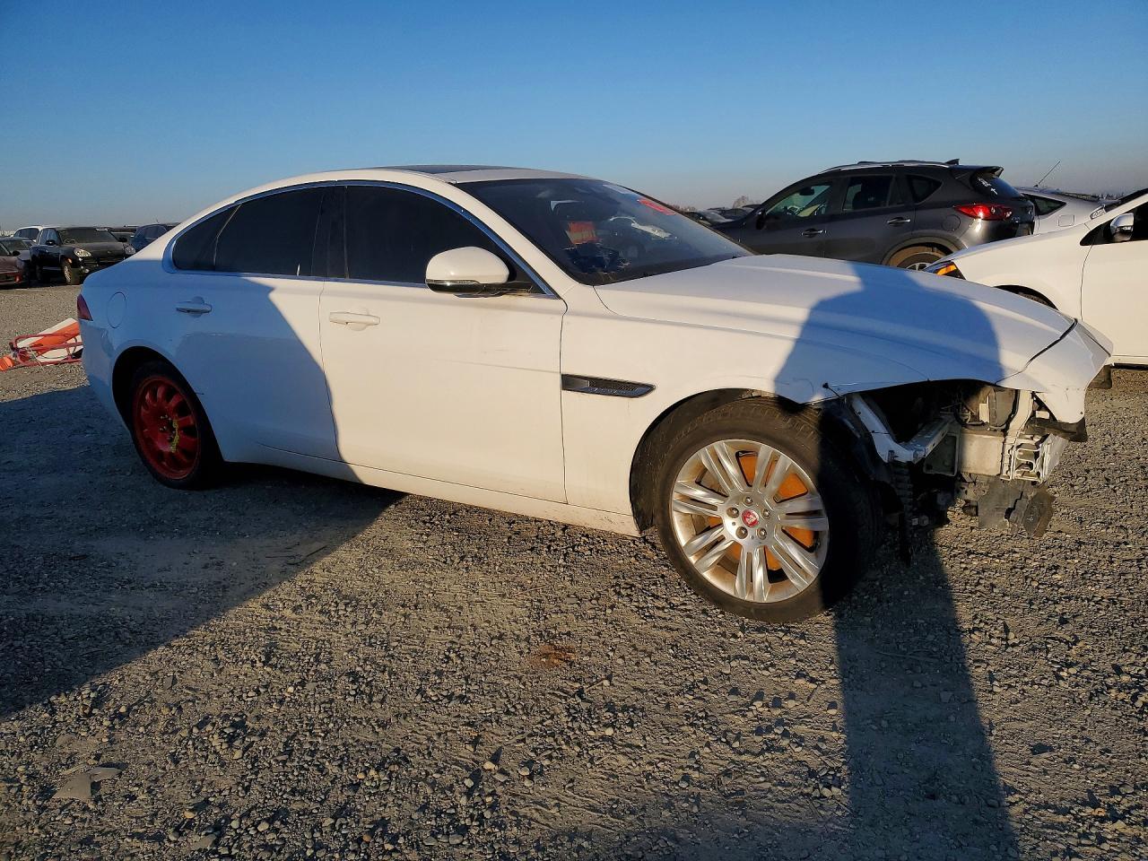 2016 Jaguar Xf Premium - Фото 4