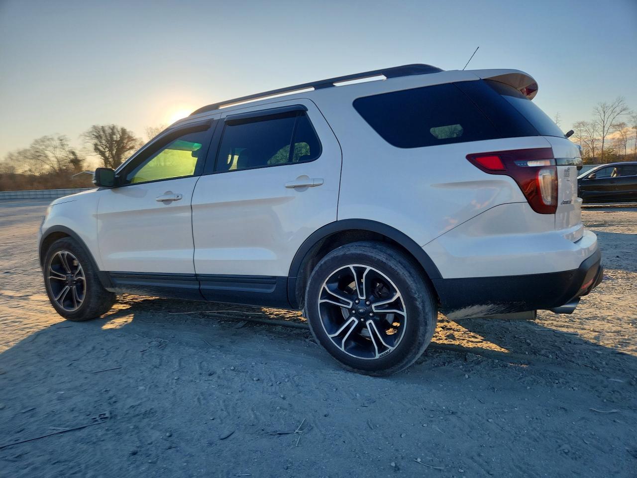 2015 Ford Explorer - Фото 2