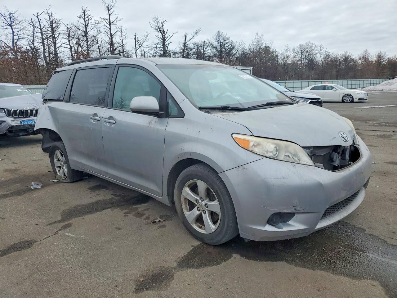 2017 Toyota Sienna Le - Фото 4