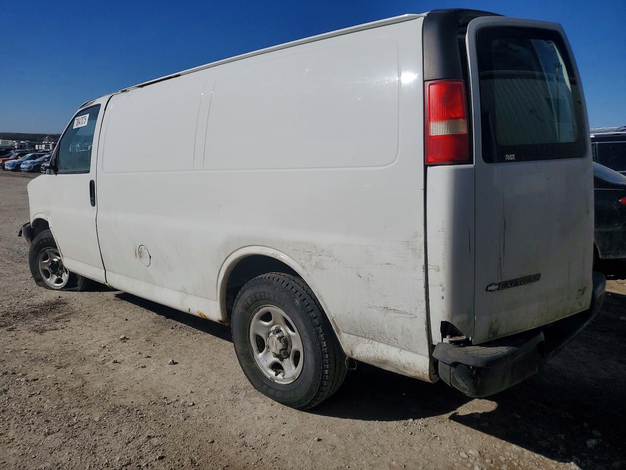 2008 Chevrolet Express G1500 - Image 2