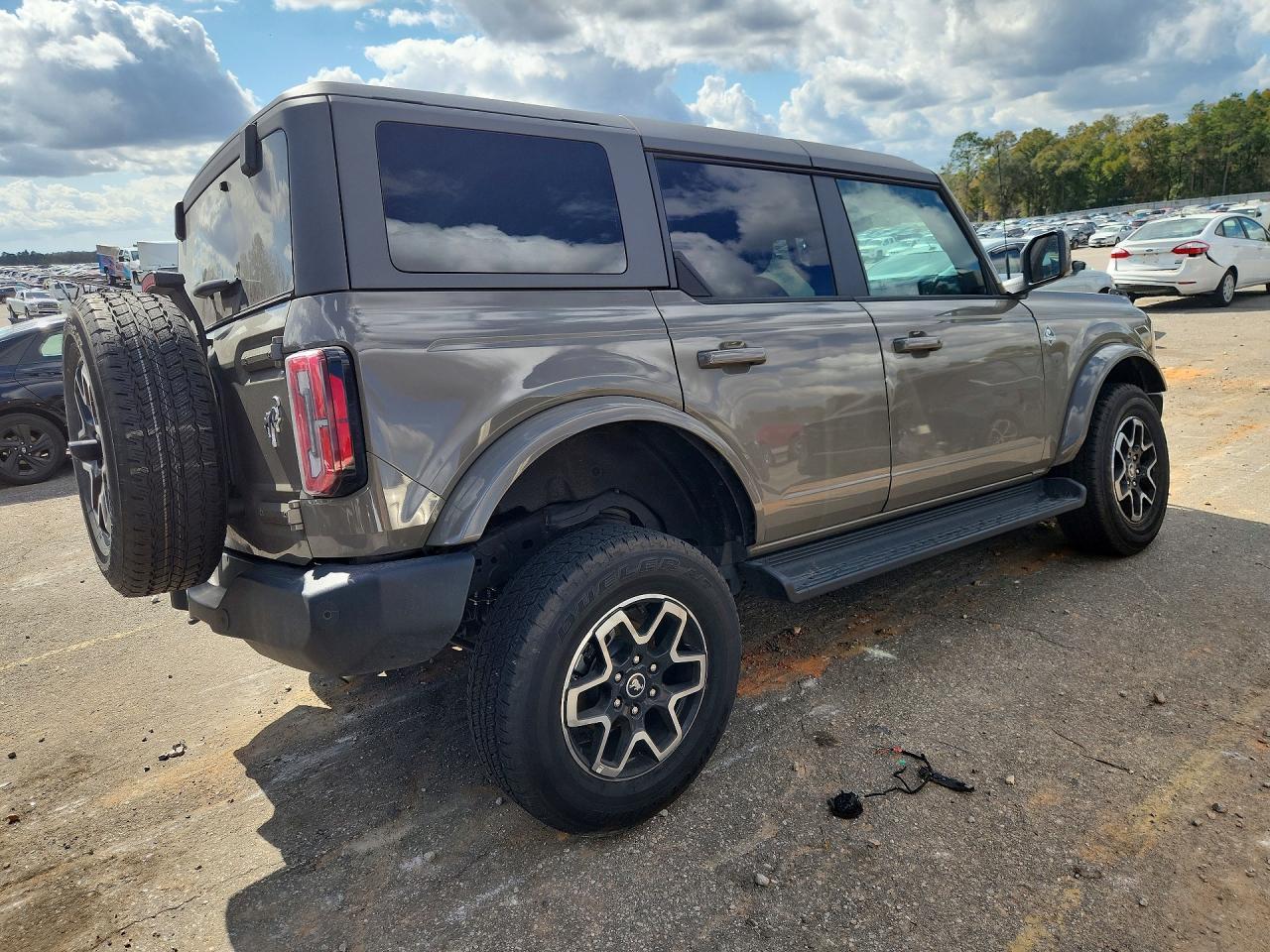 2025 Ford Bronco Outer Banks - Фото 3