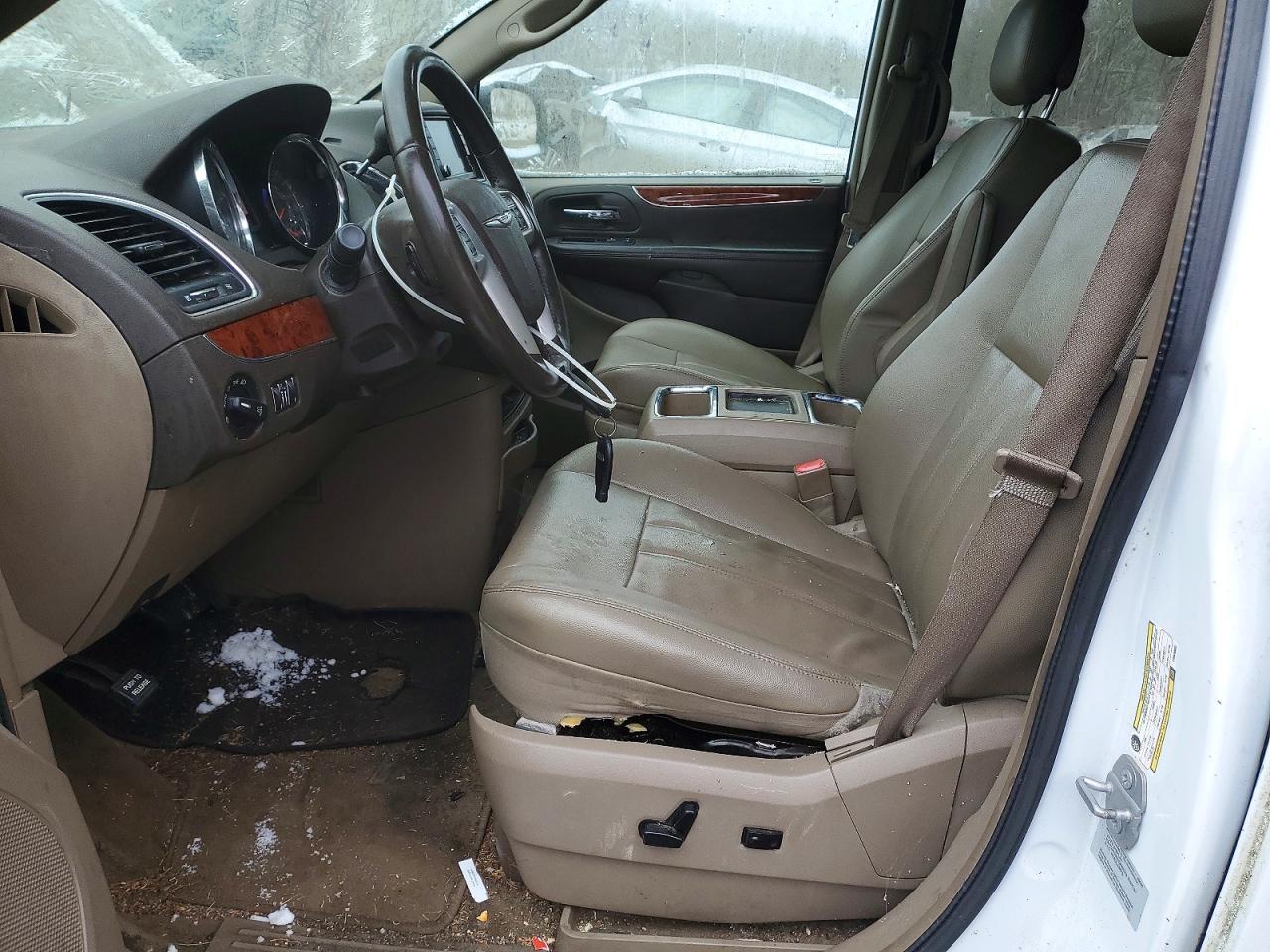 2015 Chrysler Town And C - Фото 7