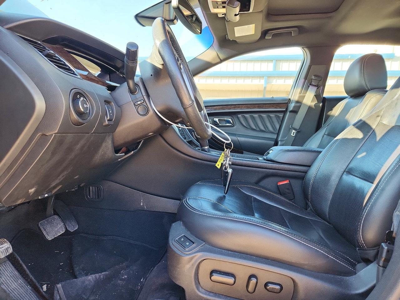 2018 Ford Taurus Limited - Image 7