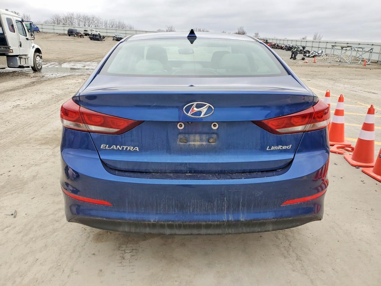 2017 Hyundai Elantra - Фото 6