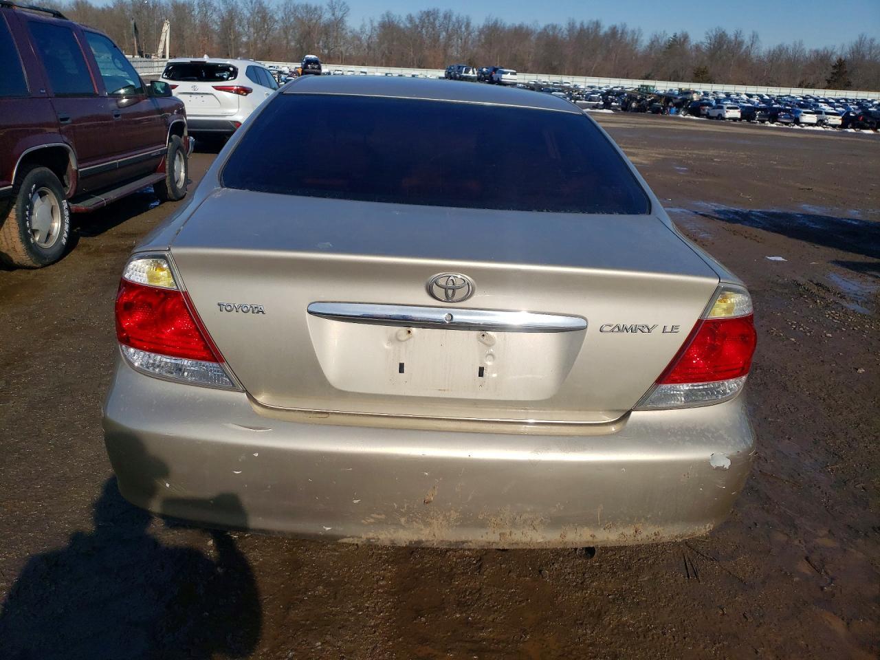 2005 Toyota Camry Le - Image 6