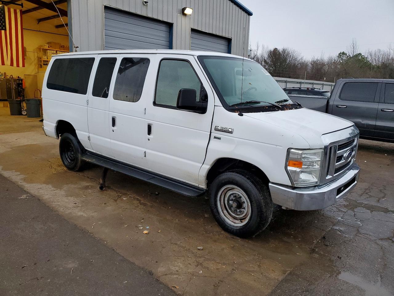 2014 Ford Econoline E350 Super Duty Wagon - Фото 4