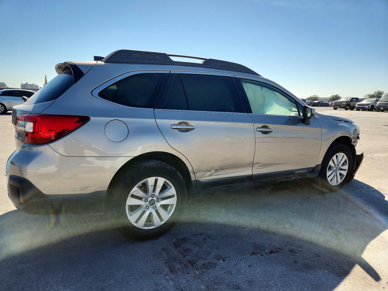 2019 Subaru Outback 2.5I Premium - Image 3