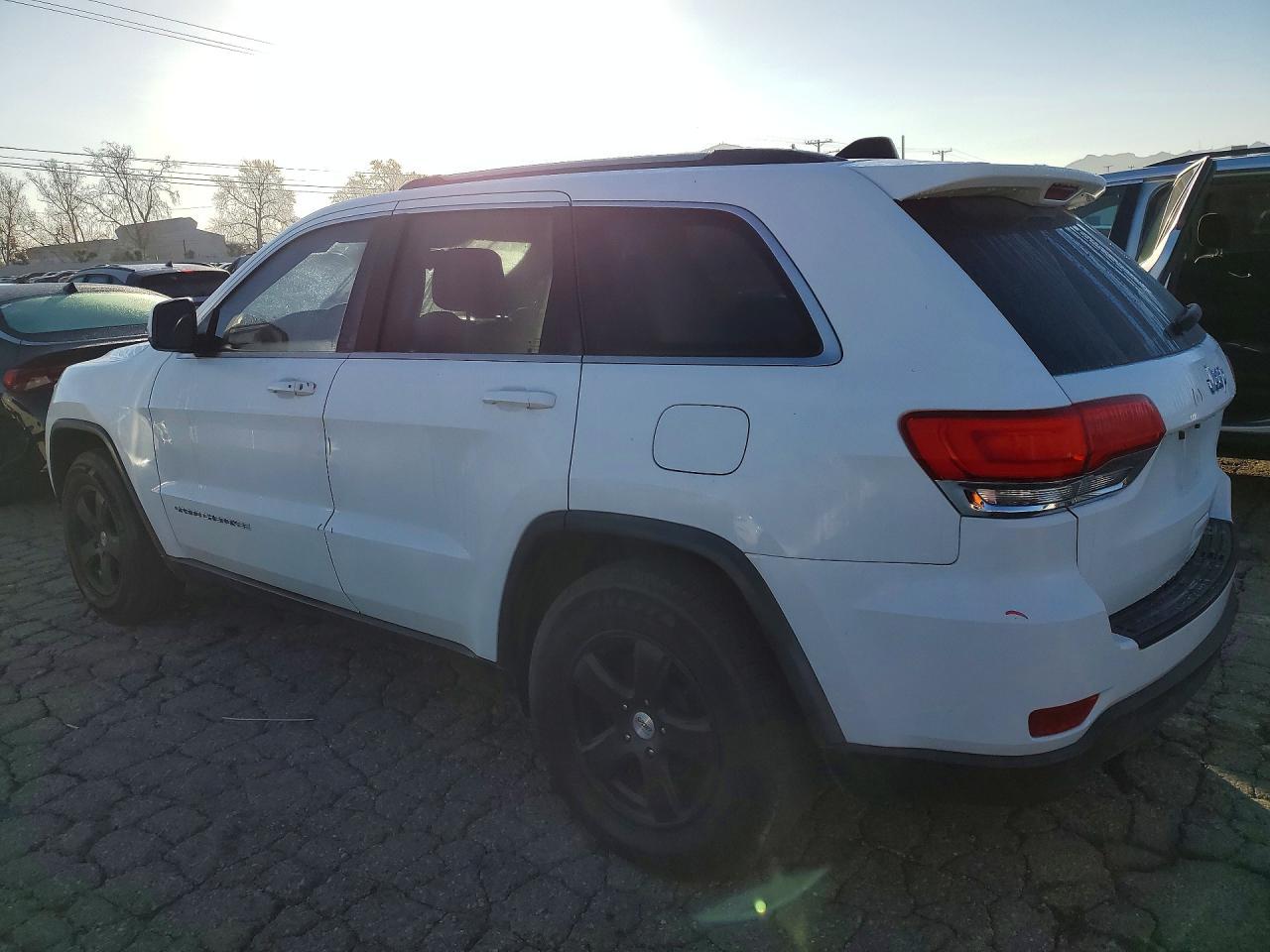2016 Jeep Grand Cherokee Laredo - Image 2