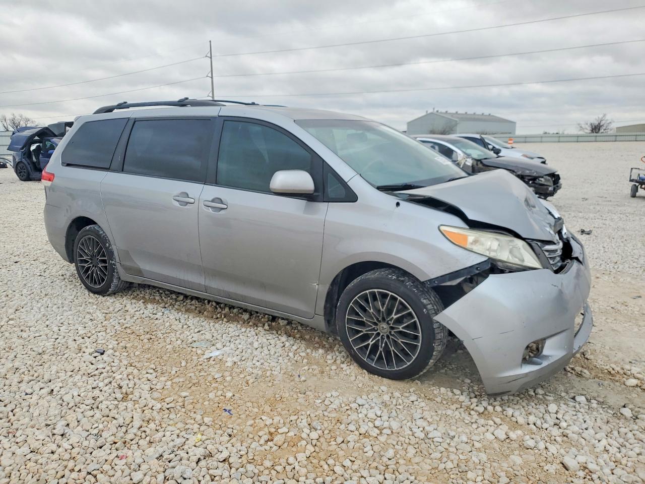 2012 Toyota Sienna Xle - Image 4