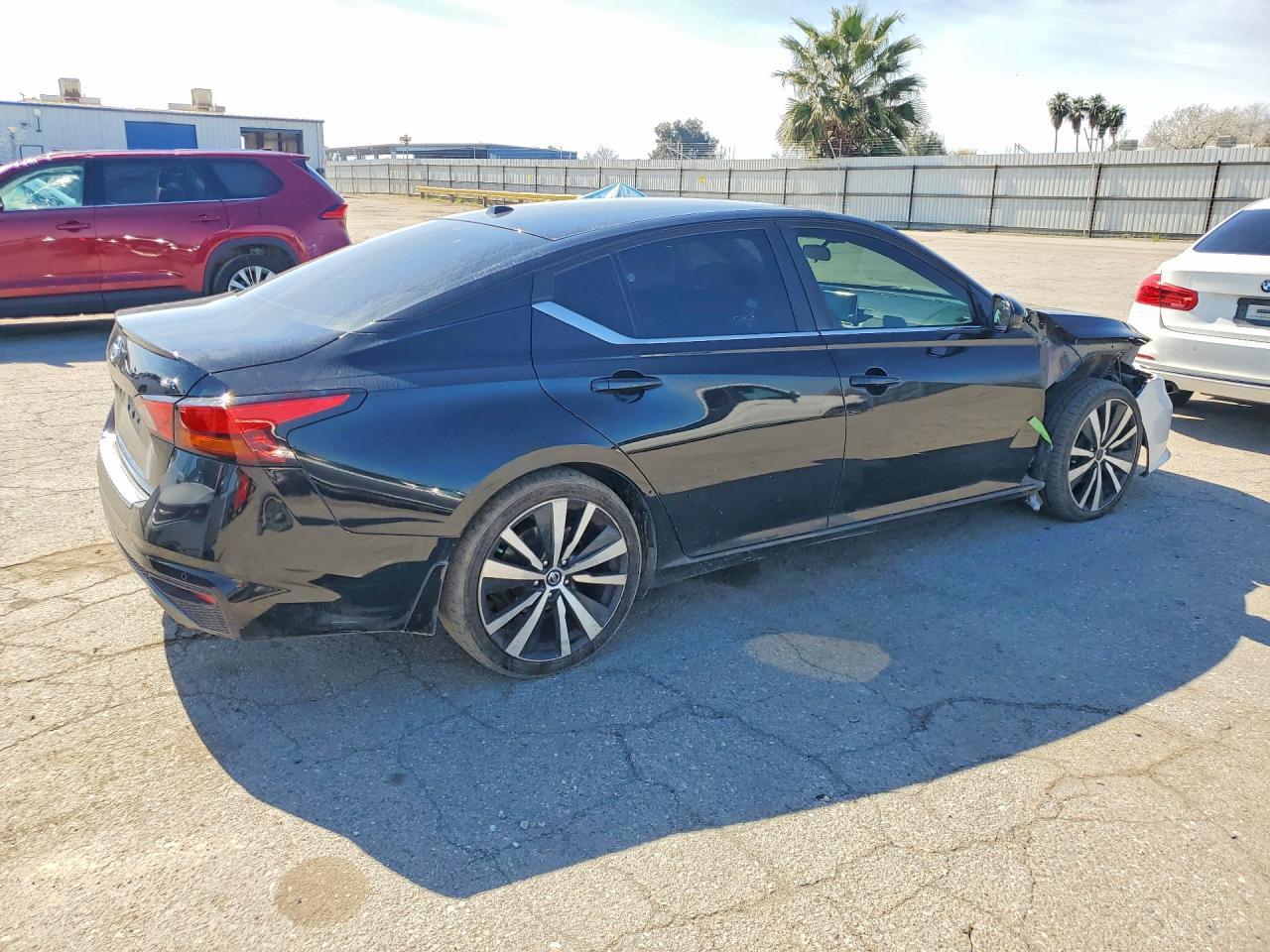 2020 Nissan Altima Sr - Фото 3