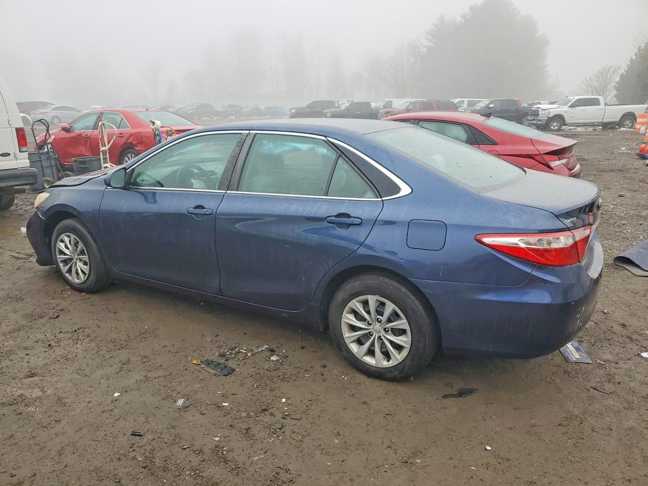 2015 Toyota Camry Le - Фото 2