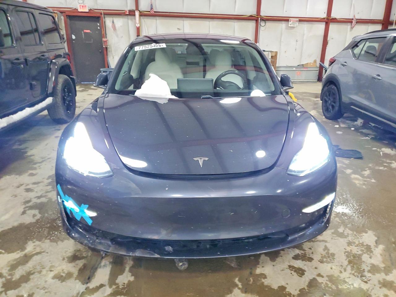 2018 Tesla Model 3 - Фото 5
