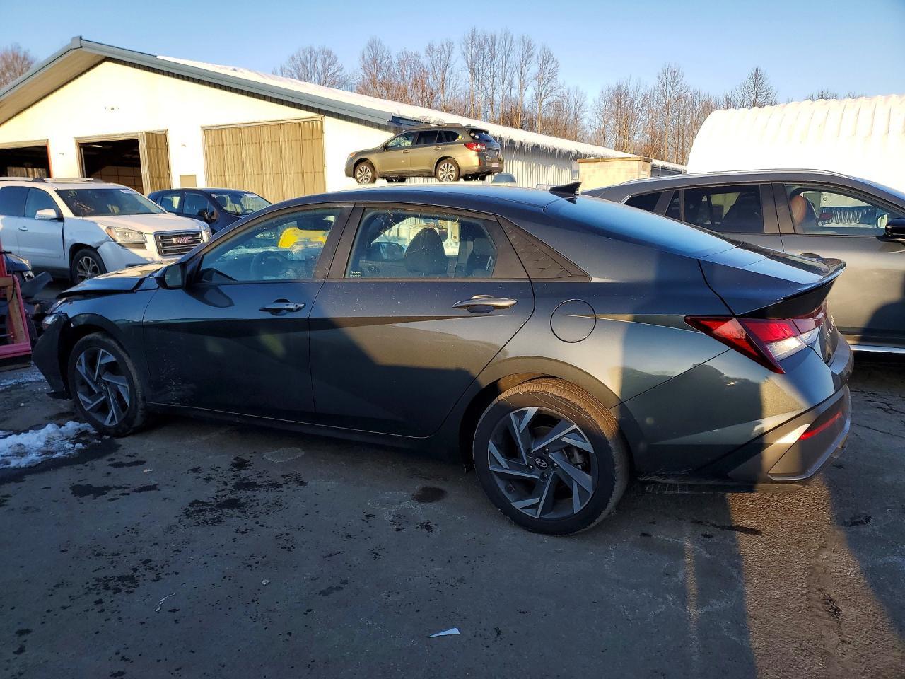 2025 Hyundai Elantra Sel Sport - Image 2