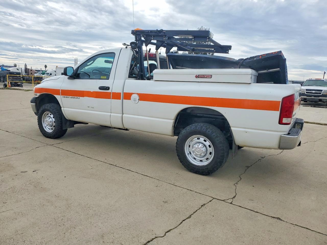 2005 Dodge Ram 2500 St - Фото 2