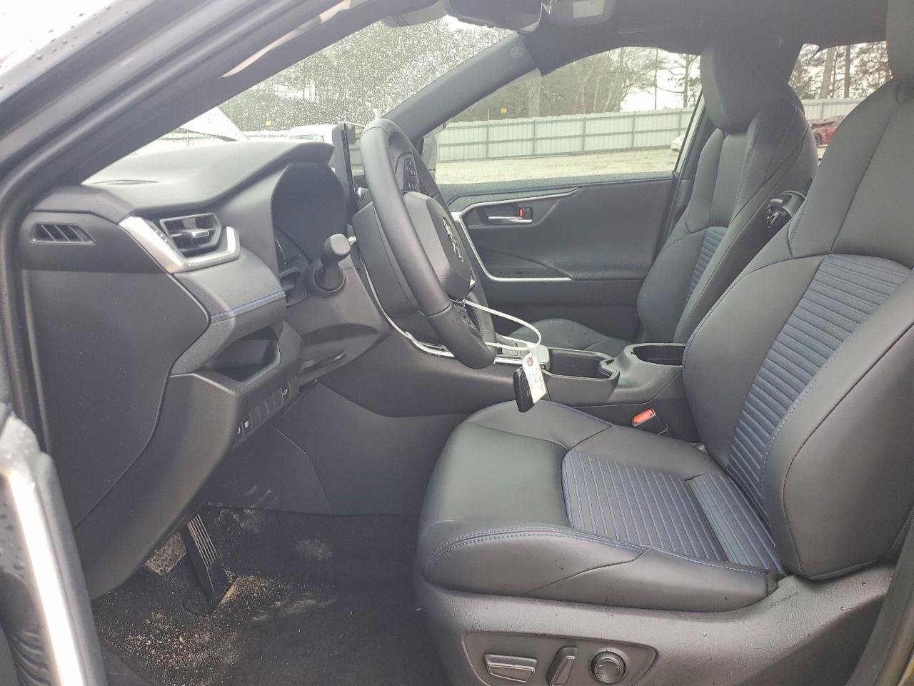 2025 Toyota Rav4 Xse - Image 7