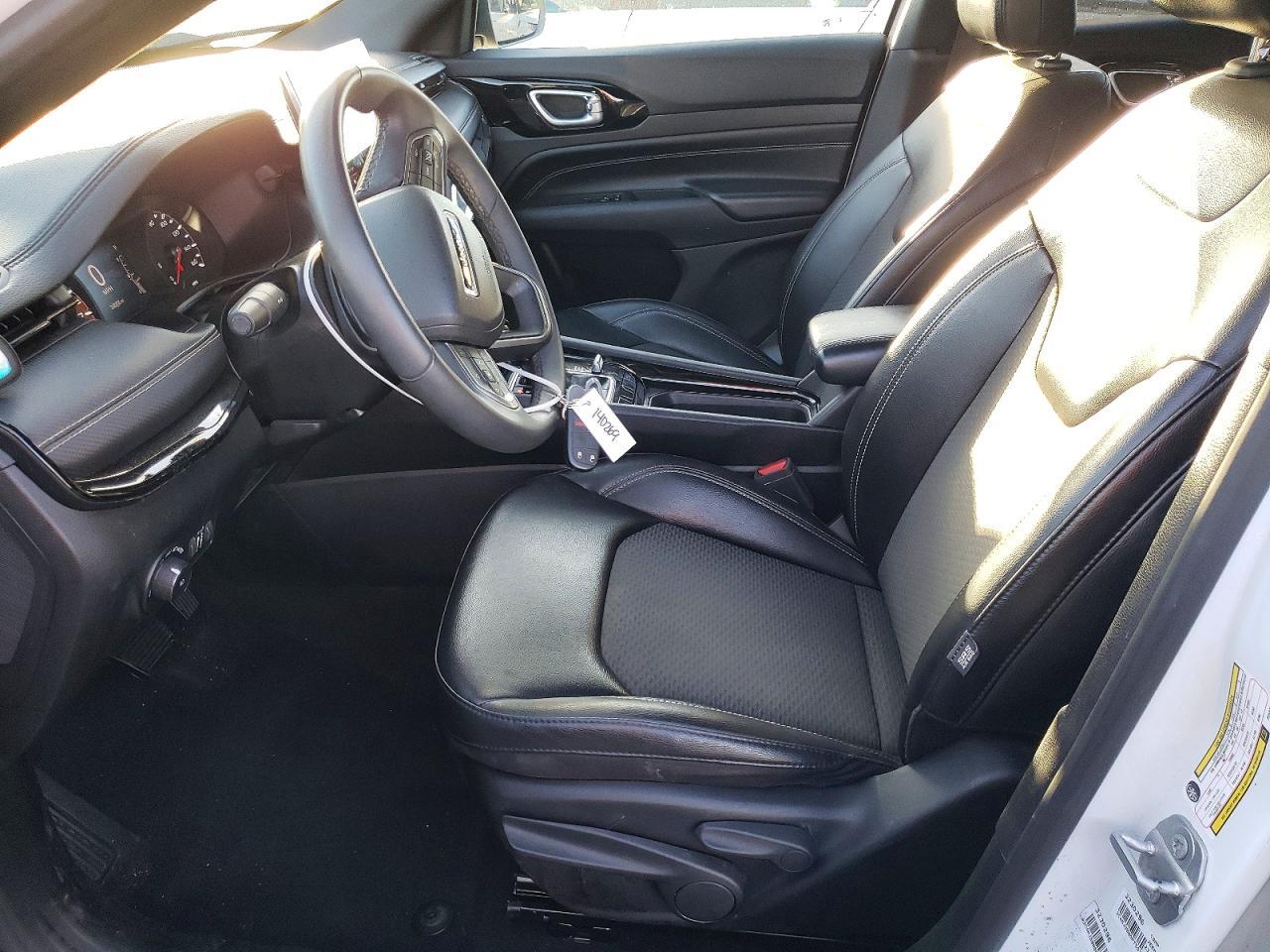 2023 Jeep Compass Latitude - Image 7