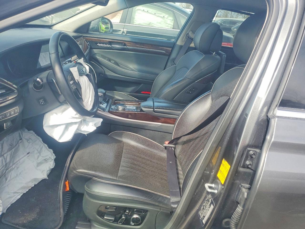 2019 Genesis G90 5.0 Ultimate - Image 7