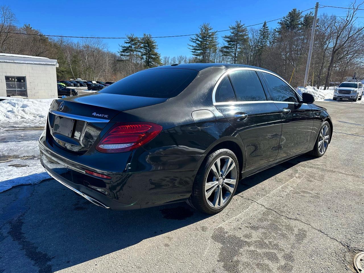 2017 Mercedes-Benz E 300 4Matic - Фото 3