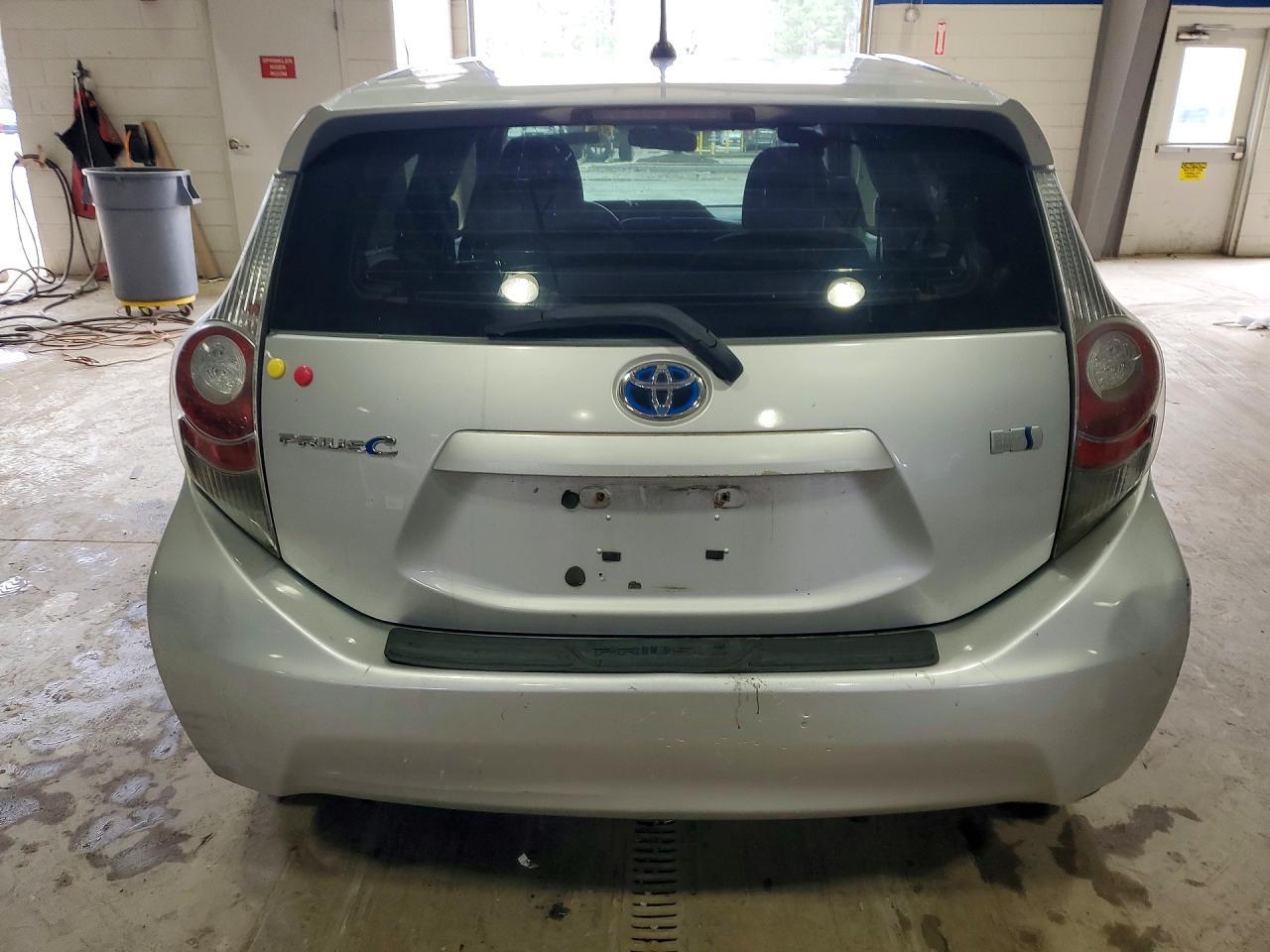2013 Toyota Prius C - Image 6