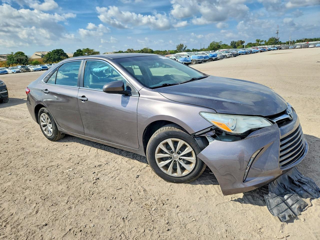 2016 Toyota Camry Le - Фото 4