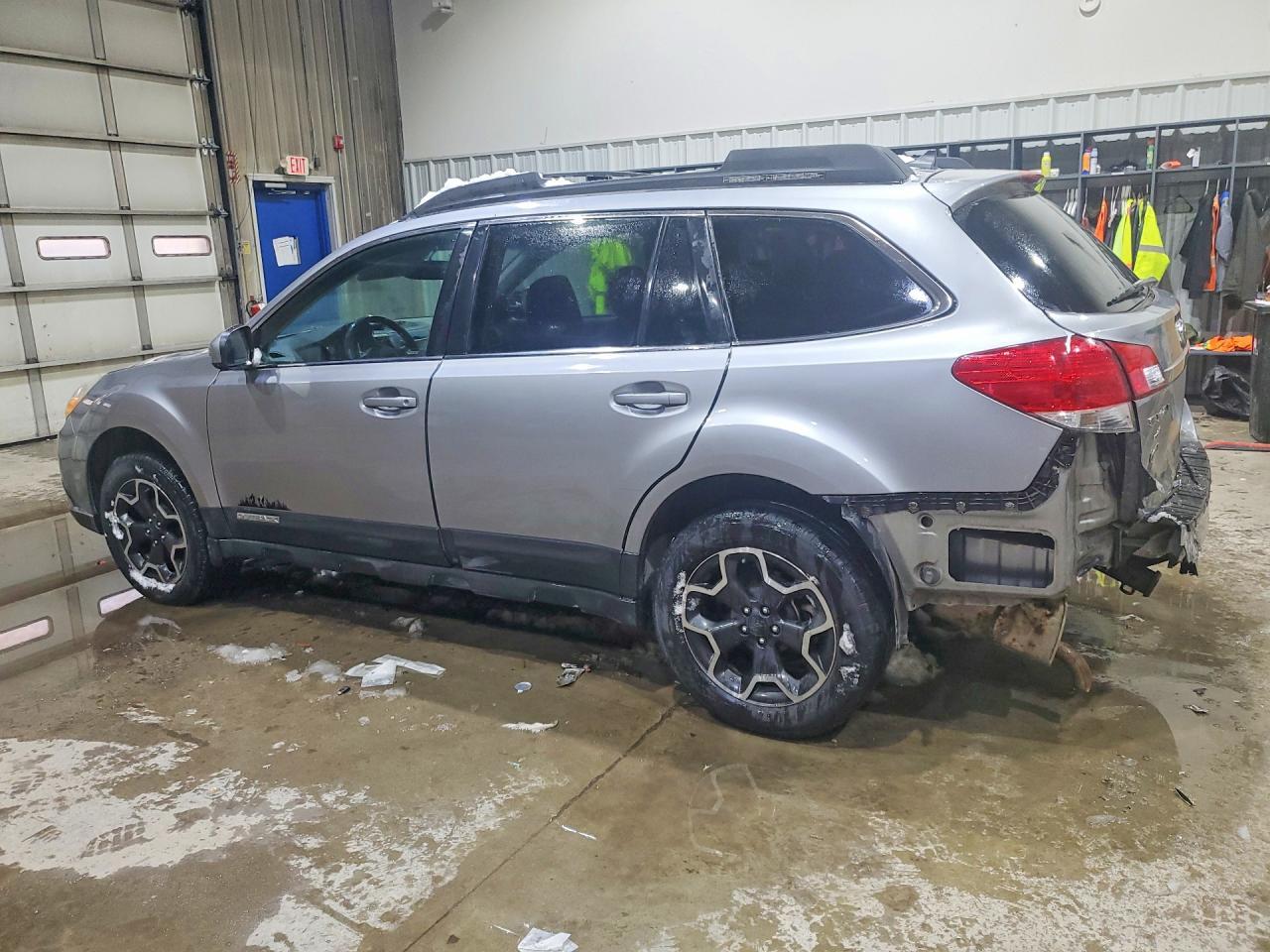 2011 Subaru Outback 2.5I Limited - Фото 2