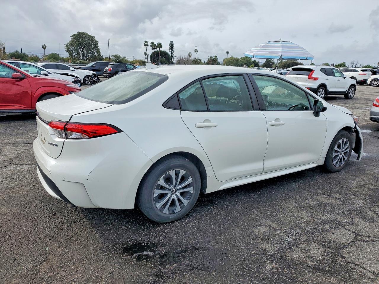 2021 Toyota Corolla Hybrid Le - Image 3