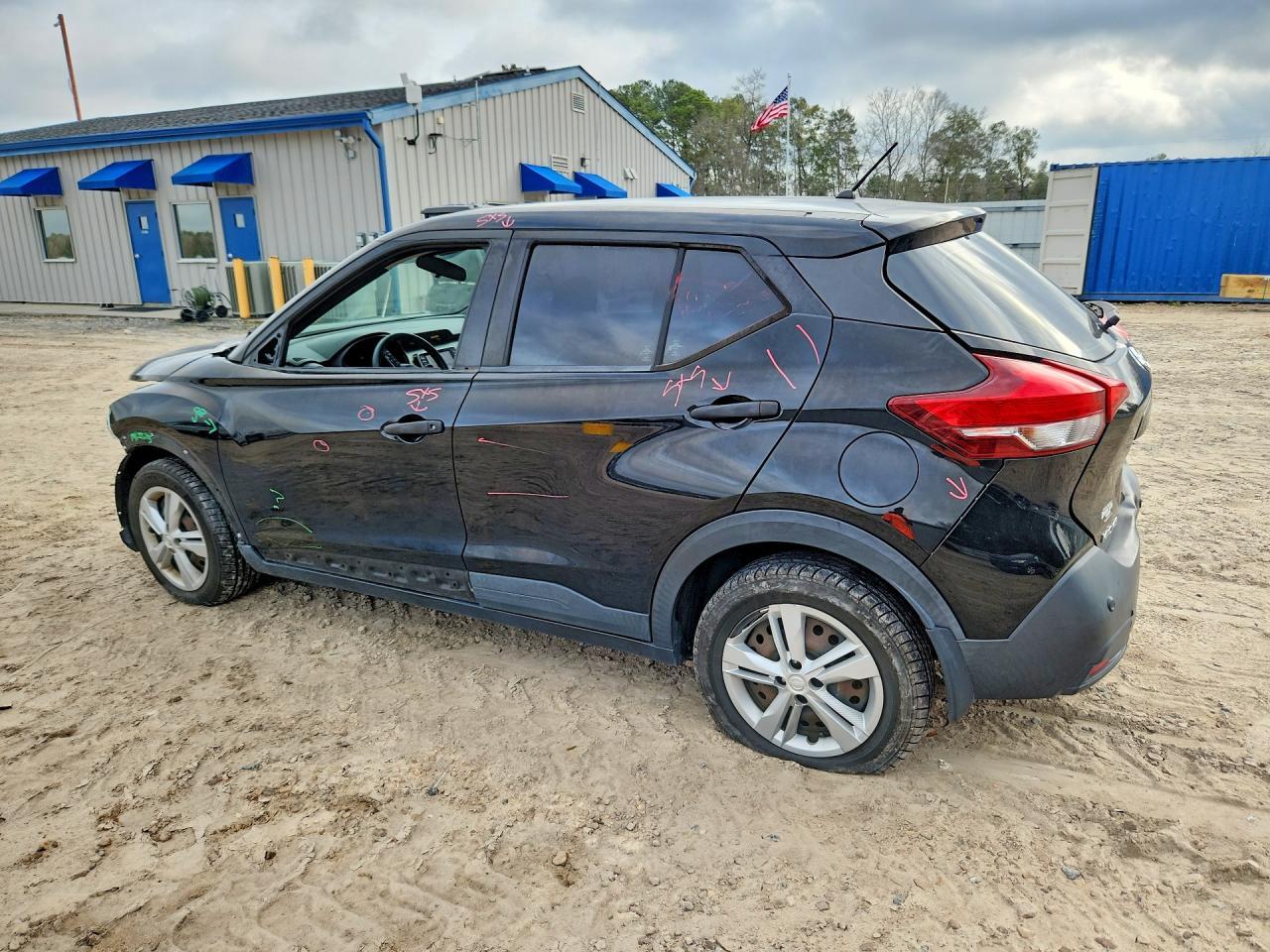 2020 Nissan Kicks S - Фото 2