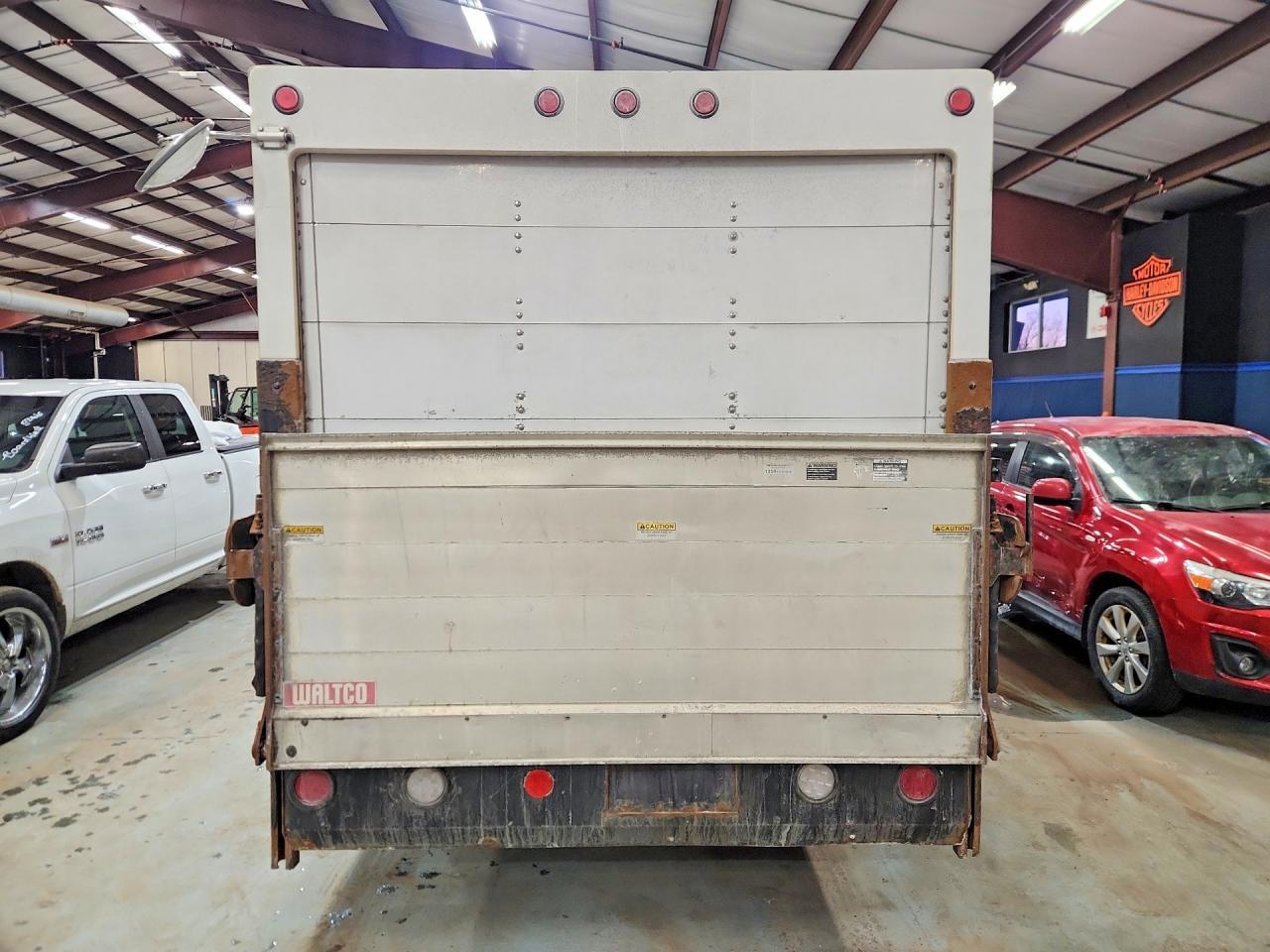 2011 Ford E350 Box Truck - Фото 6