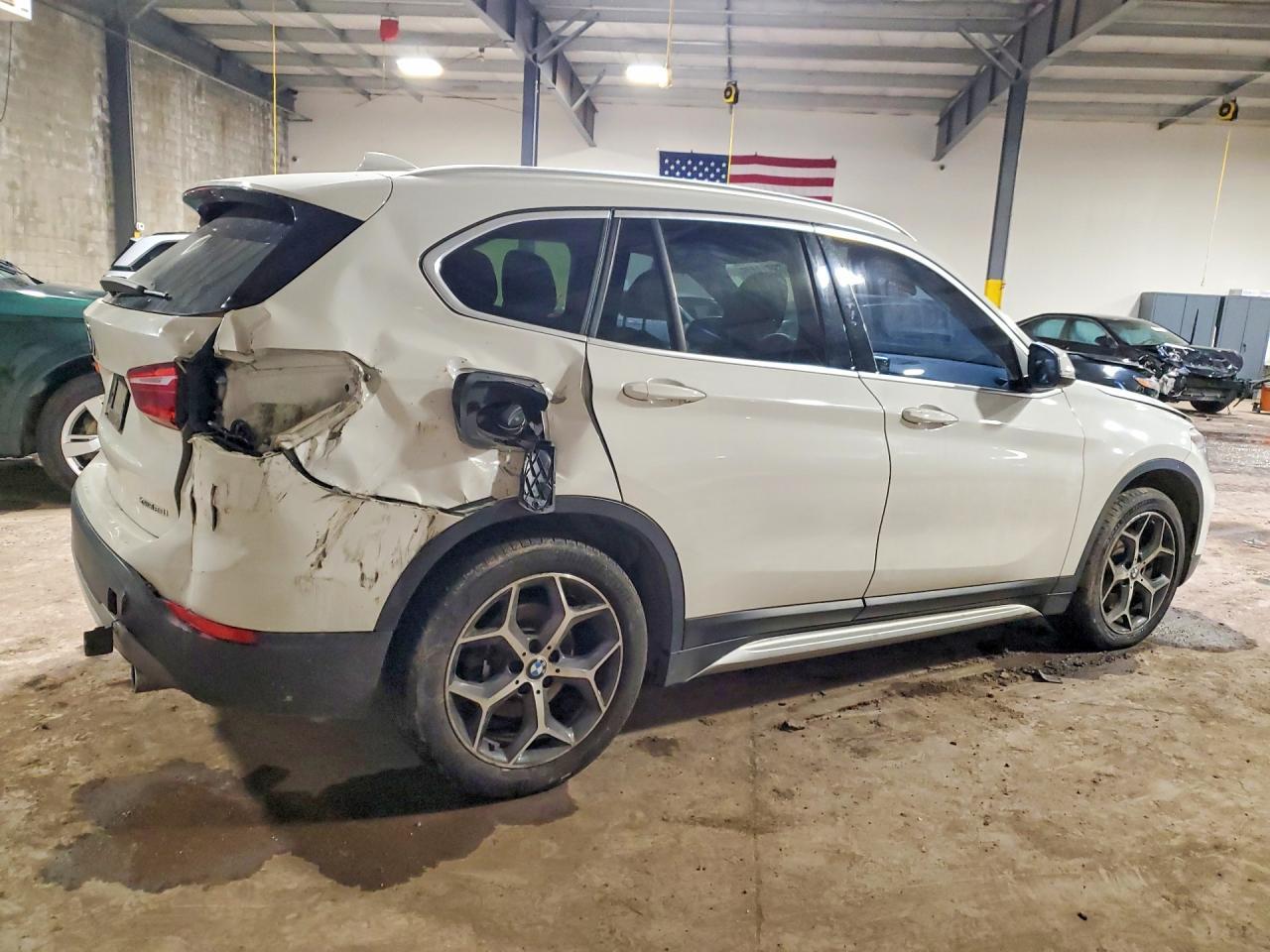 2018 BMW X1 xDrive28I - Фото 3